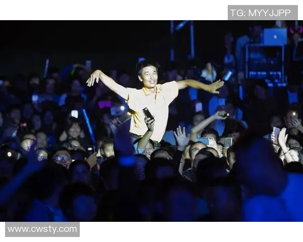 费翔与足球明星的相似之处探讨谁更具魅力与风采