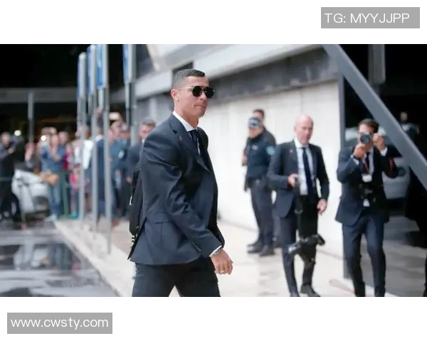 足球明星手中时尚包袋的潮流趋势与品牌解析