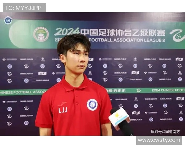 2022年足球明星抵达中国机场引发球迷热烈欢迎盛况回顾